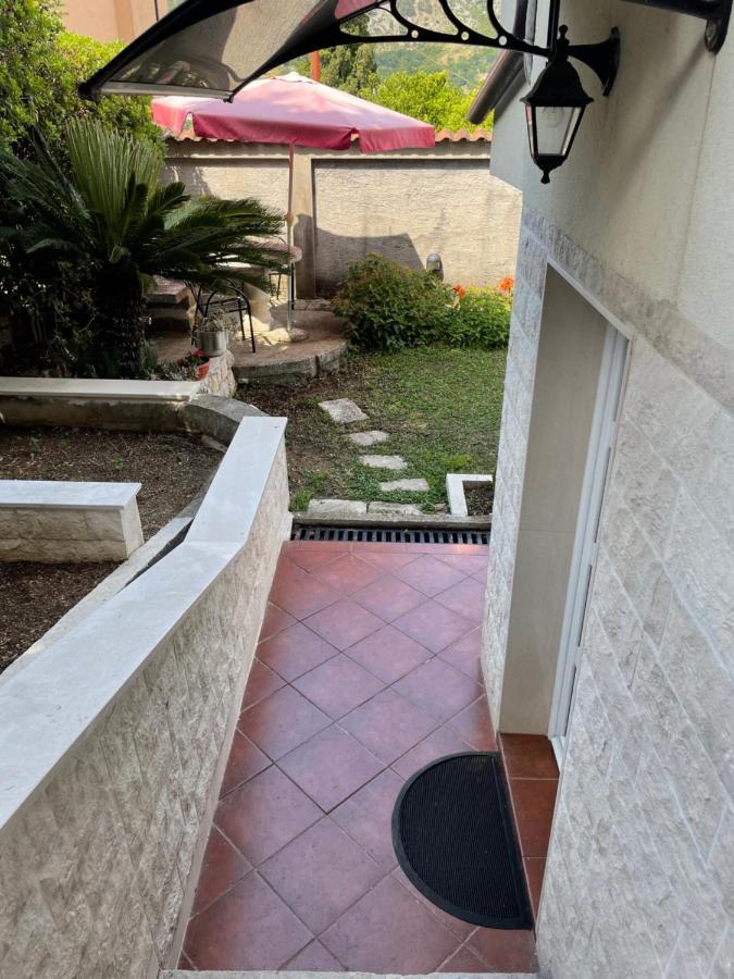 Apartment Garden Kotor Exteriör bild